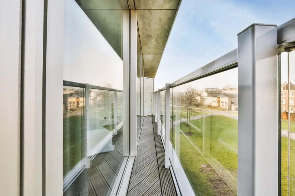 Sk Narrow Balcony With Chair Door